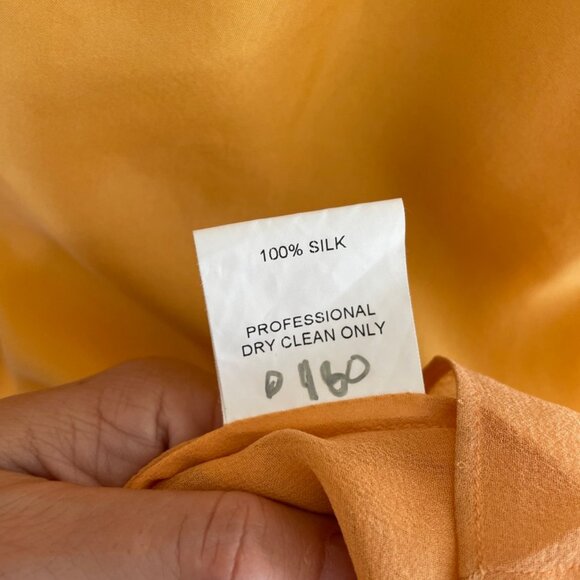 Beautiful Designer Poleci dress in yellow silk - Picture 5 of 8